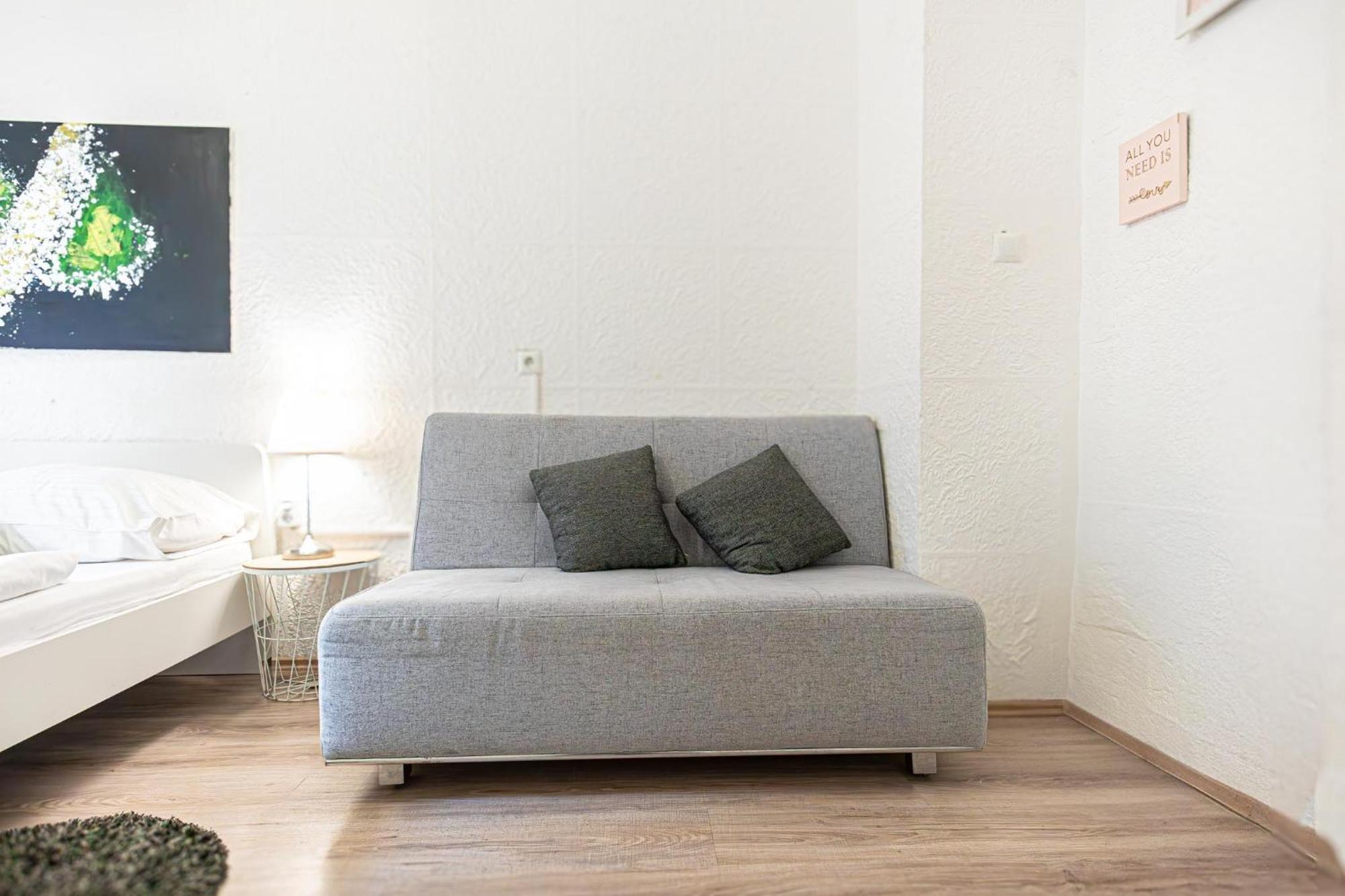 Simple Apt W Full Kitchen Wiener Stadthalle Exterior foto