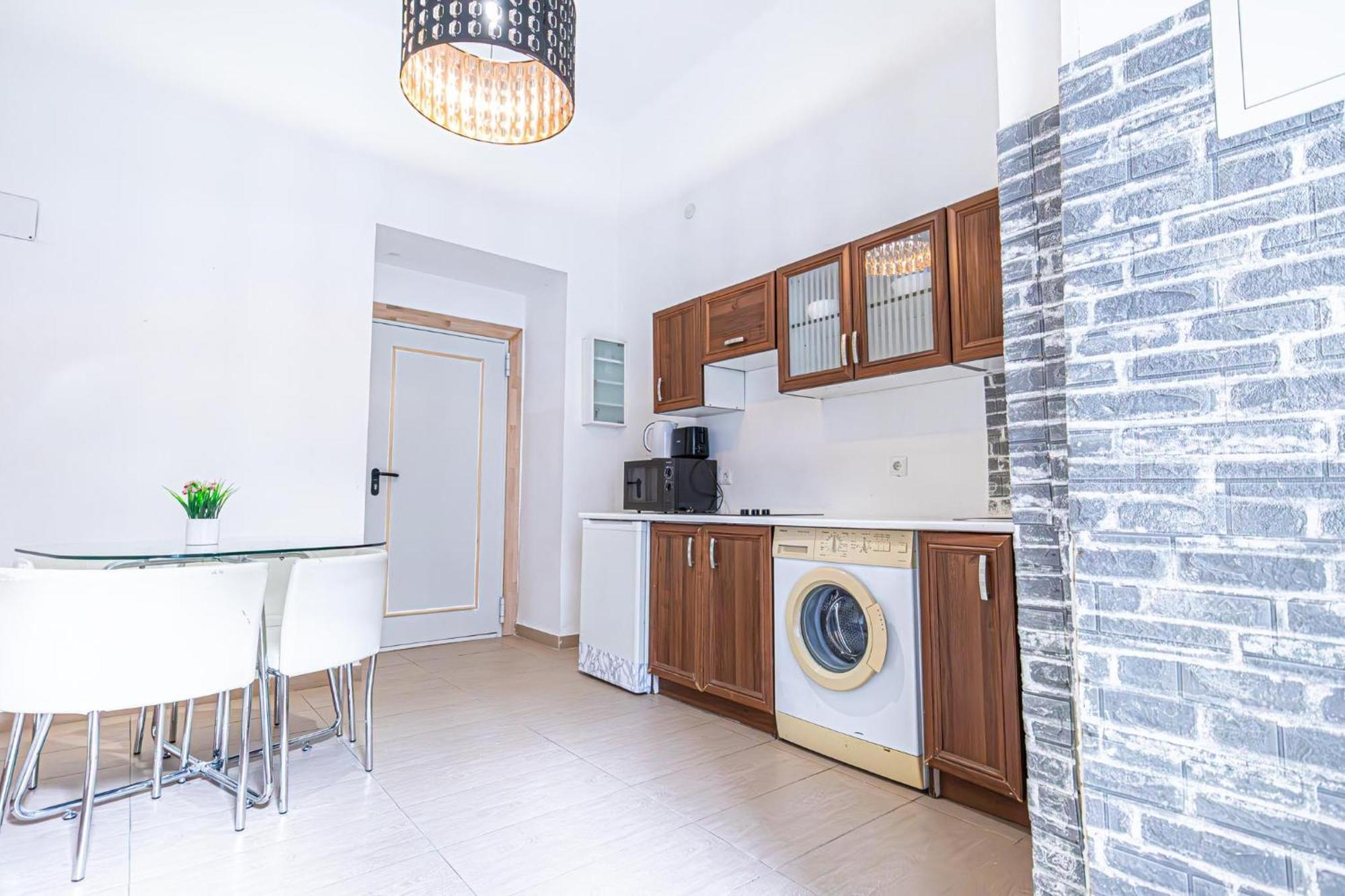 Simple Apt W Full Kitchen Wiener Stadthalle Exterior foto